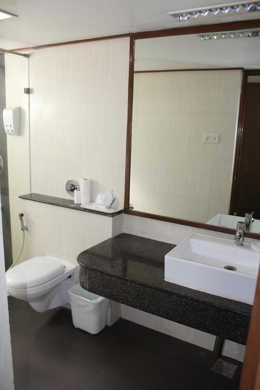 The Lotus Apartment Hotel, Venkatraman Street Madrás Exterior foto