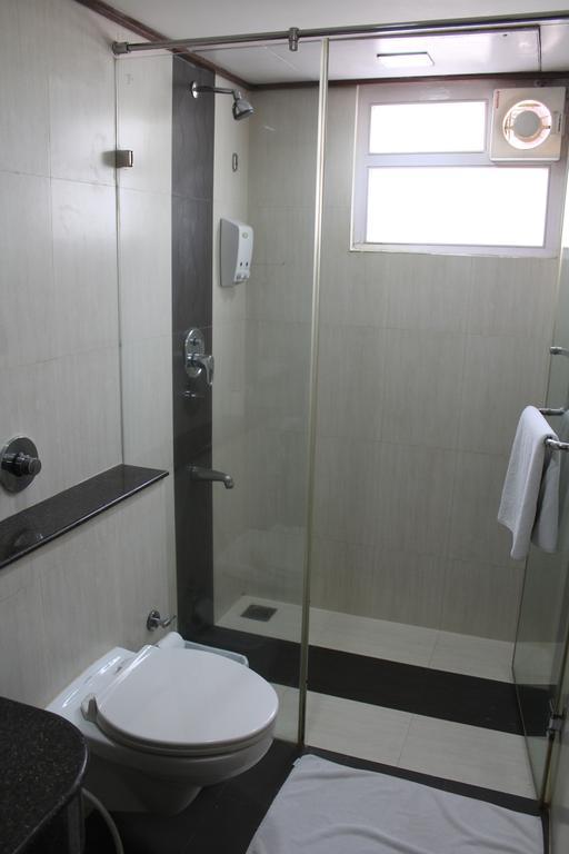 The Lotus Apartment Hotel, Venkatraman Street Madrás Exterior foto