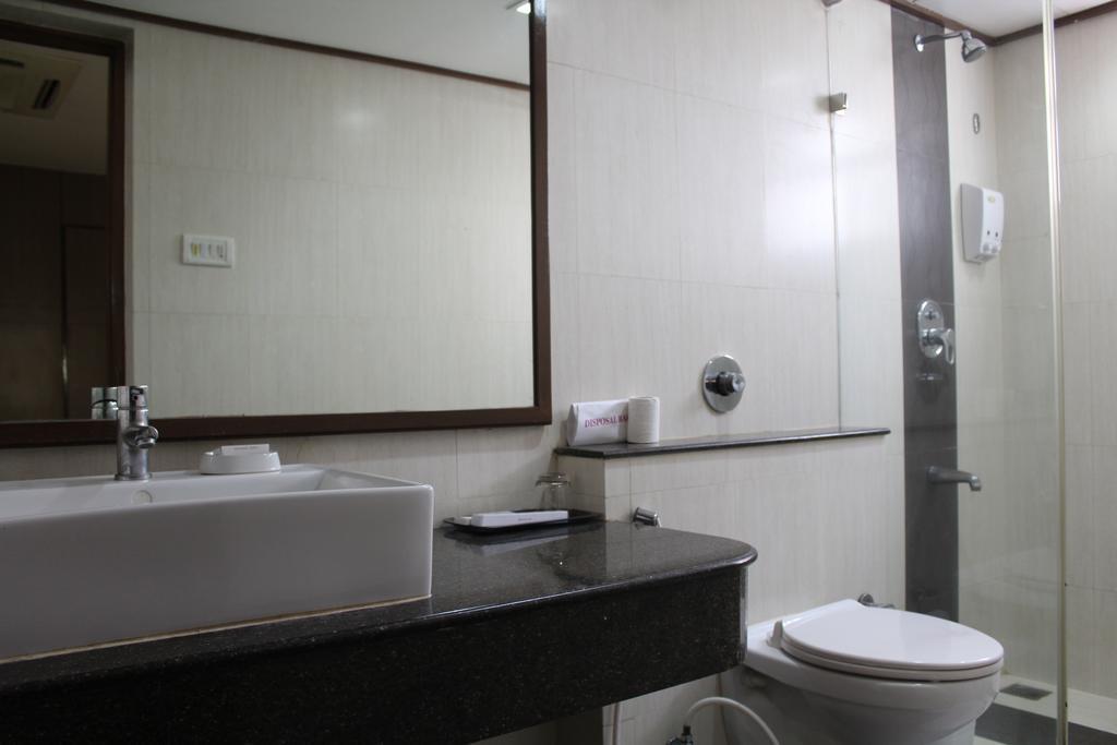 The Lotus Apartment Hotel, Venkatraman Street Madrás Exterior foto