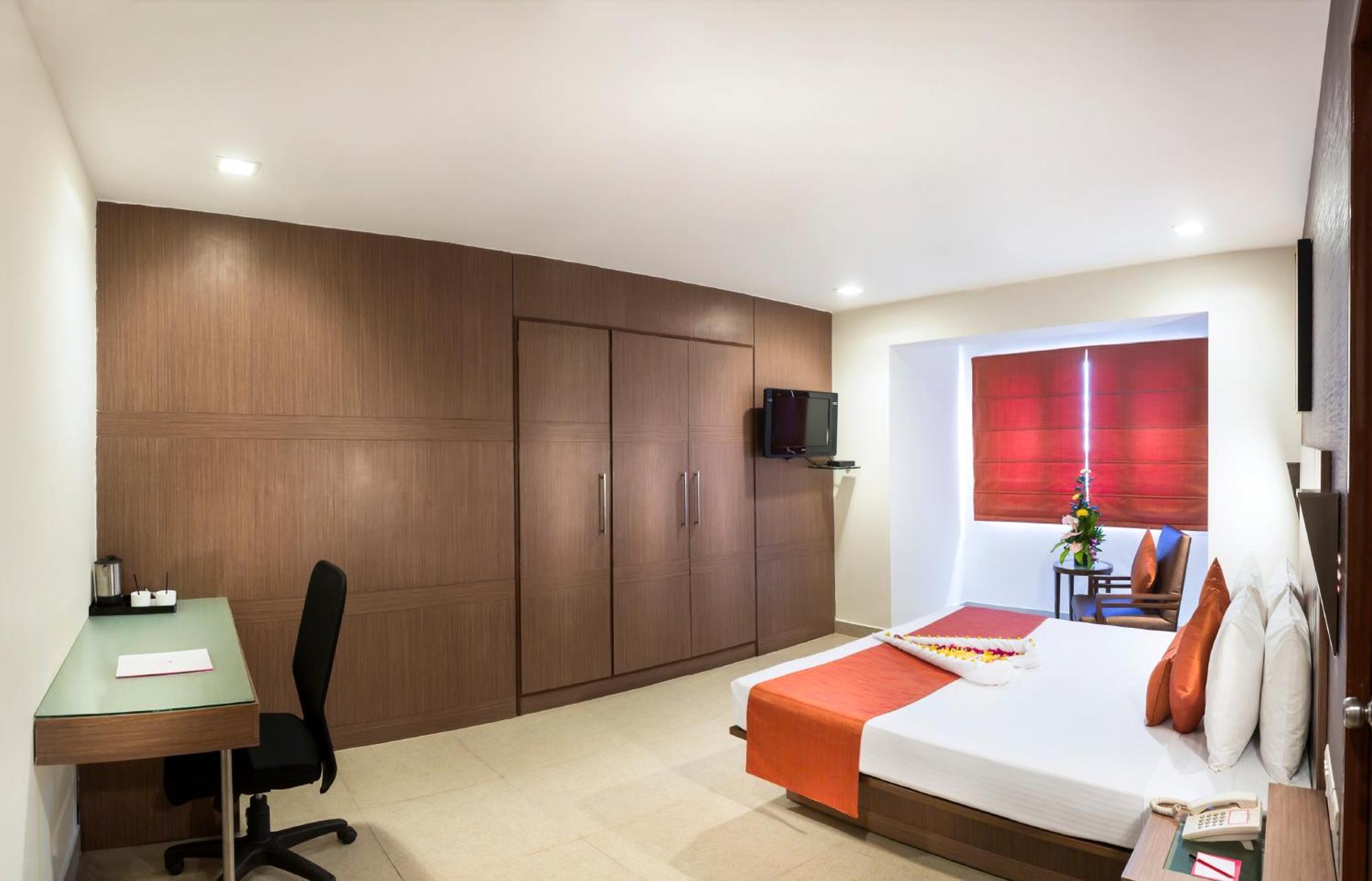 The Lotus Apartment Hotel, Venkatraman Street Madrás Exterior foto