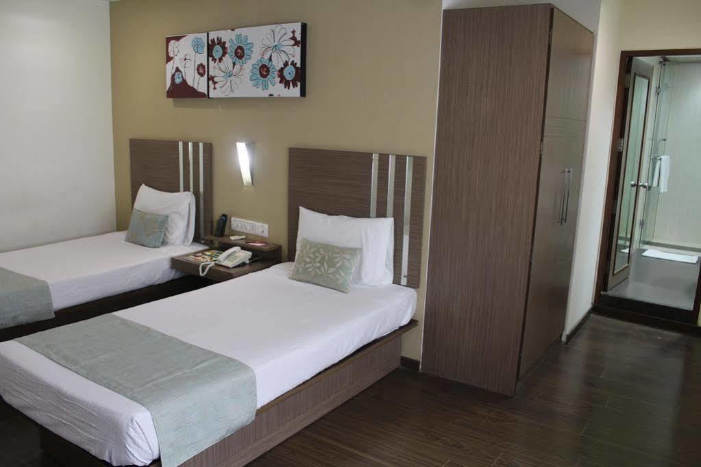 The Lotus Apartment Hotel, Venkatraman Street Madrás Exterior foto