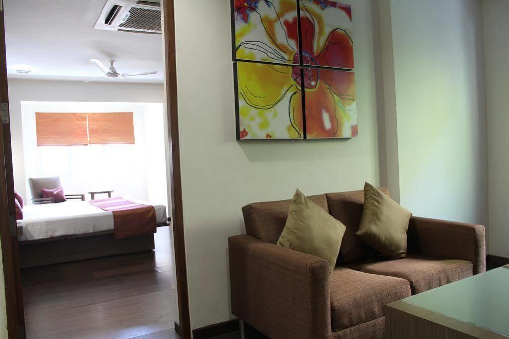 The Lotus Apartment Hotel, Venkatraman Street Madrás Exterior foto